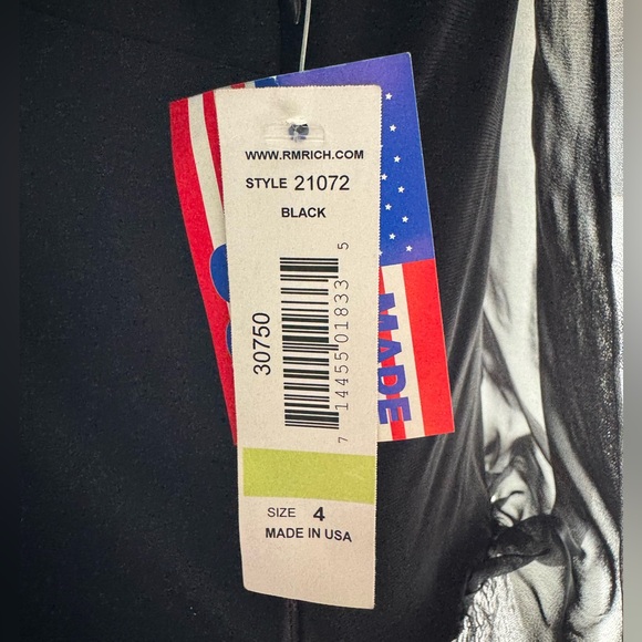 Elegant sleeveless dress, with a flowing black top and a fitted skirt - Picture 5 of 6